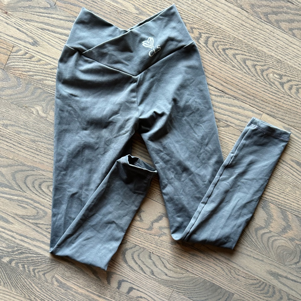 CLS sportswear v waist scrunch bum leggings